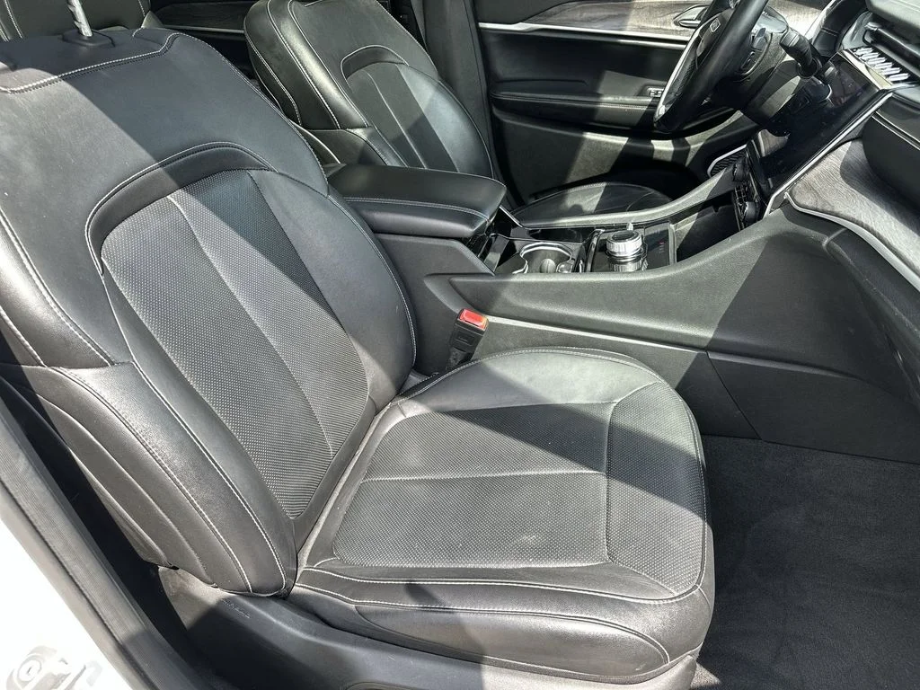 Used 2022 Bright White Clearcoat Jeep Limited image 27