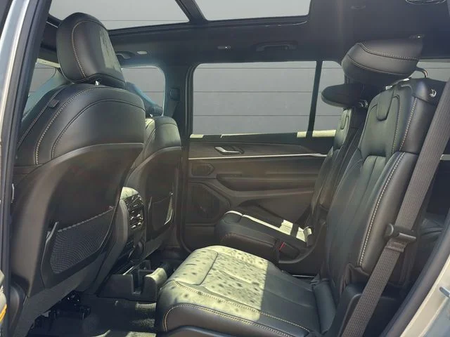New 2026 Silver Zynith Exterior Paint Jeep Limited image 12