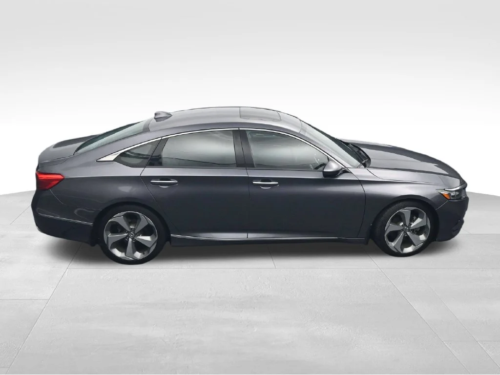 Used 2018 Modern Steel Metallic Honda Touring image 51