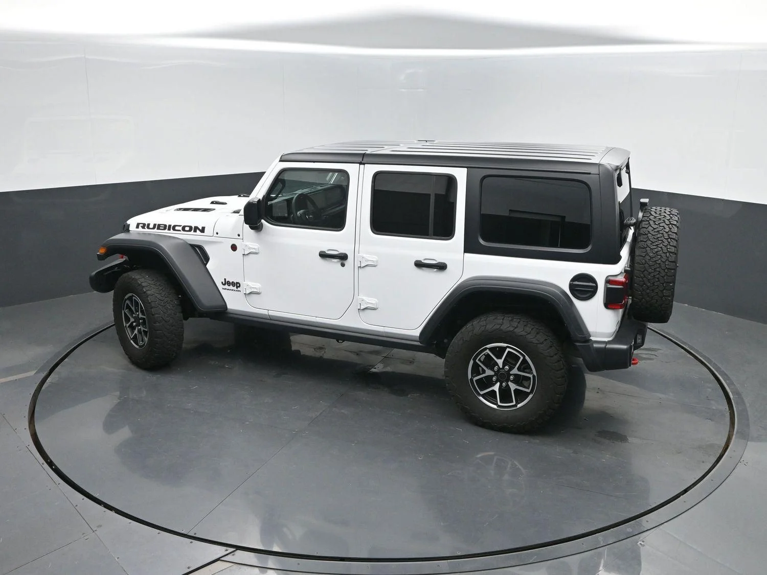 Used 2024 Bright White Jeep Rubicon image 34