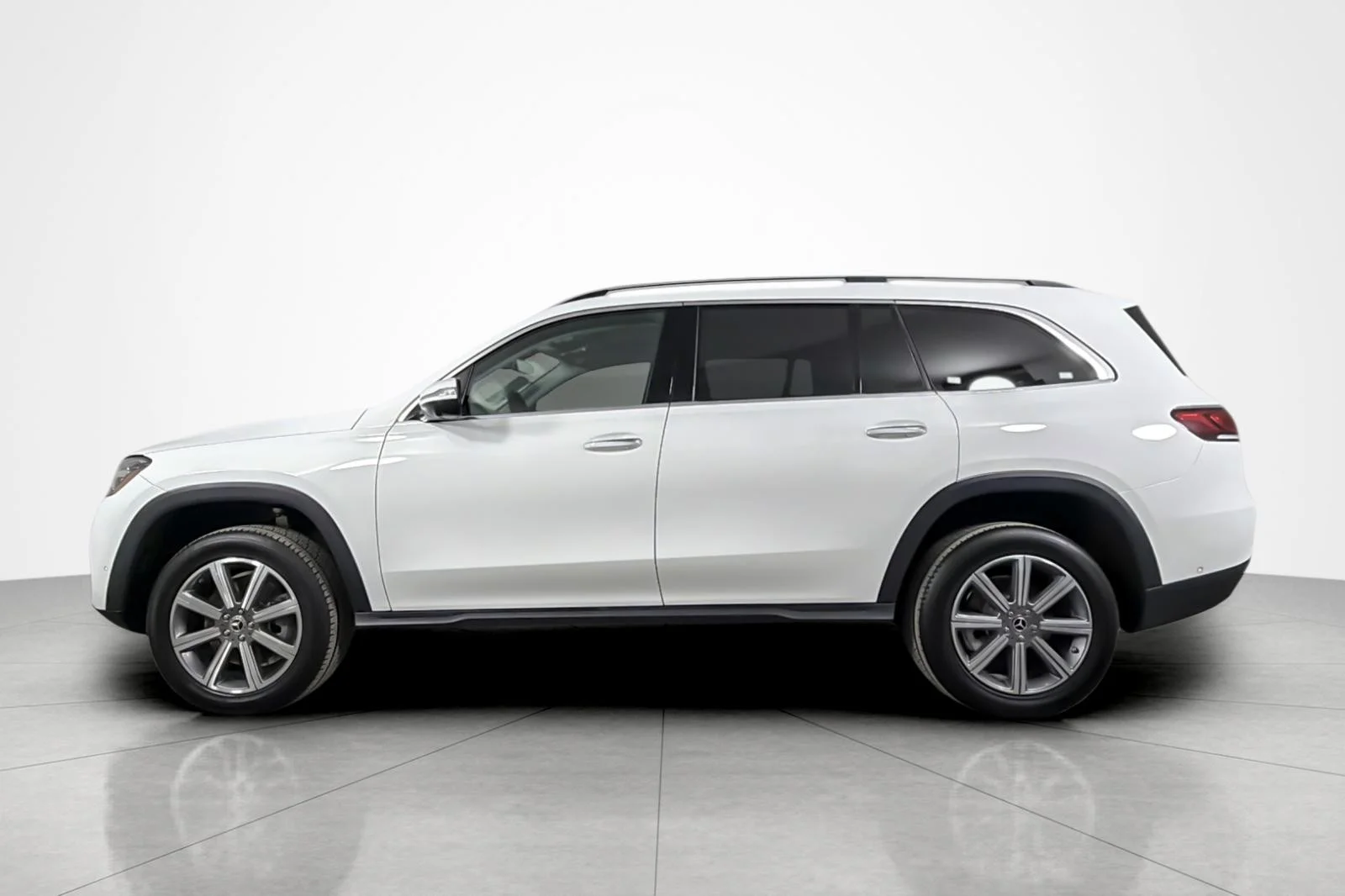 Used 2023 Polar White Mercedes-Benz GLS 450 4MATIC® SUV image 2
