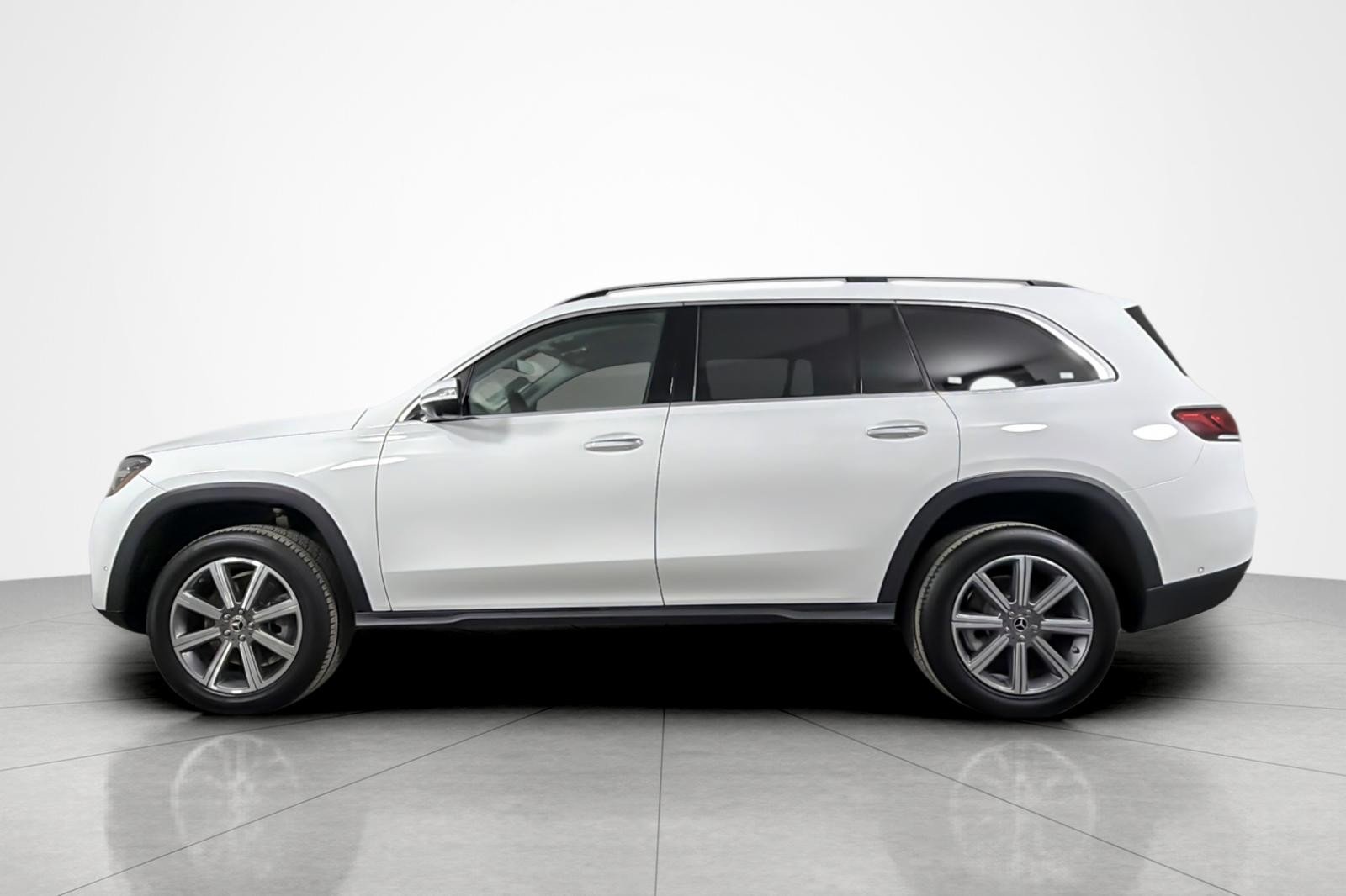 Used 2023 Polar White Mercedes-Benz GLS 450 4MATIC® SUV image 2