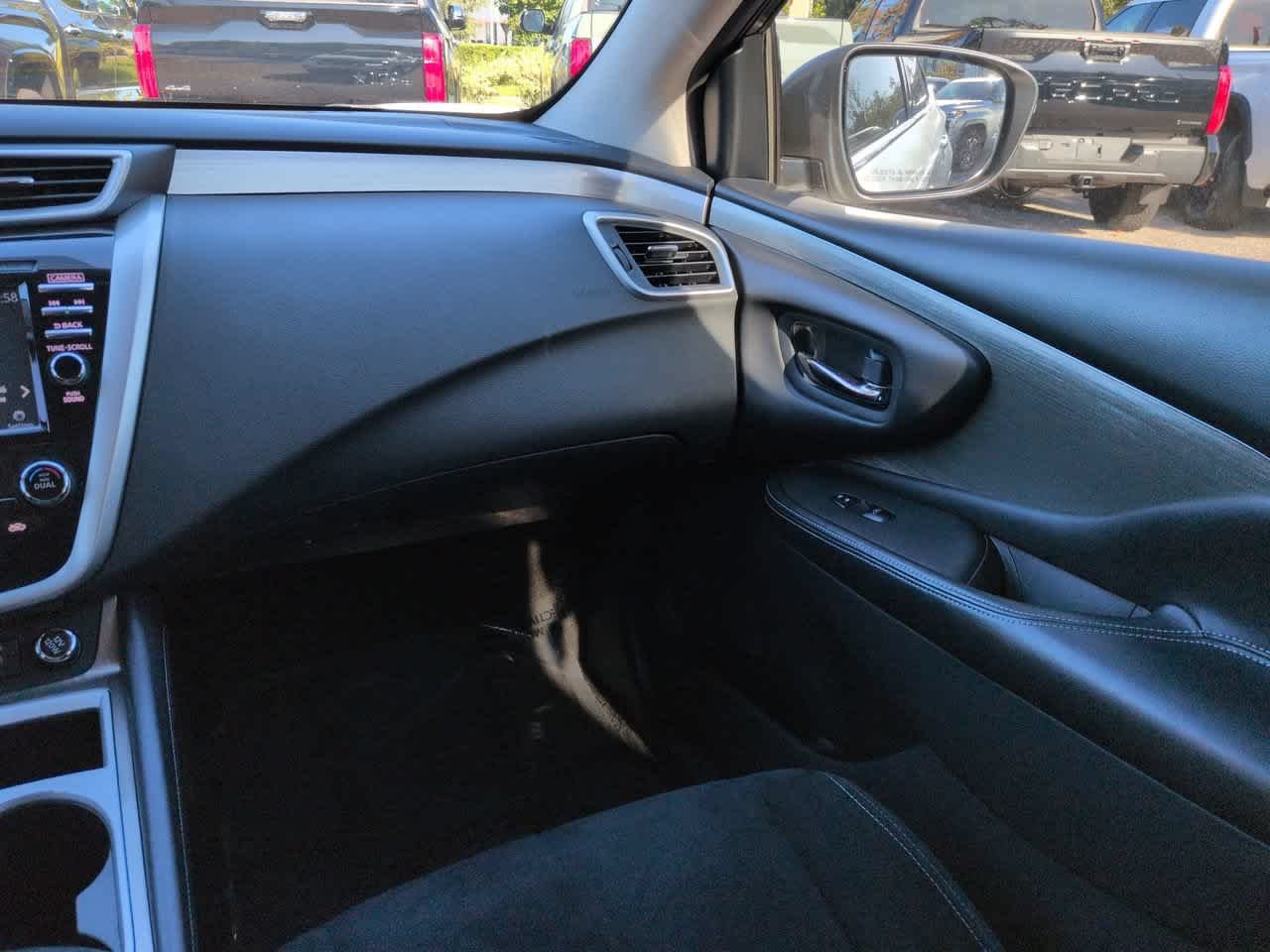 Used 2018 White Nissan S image 16
