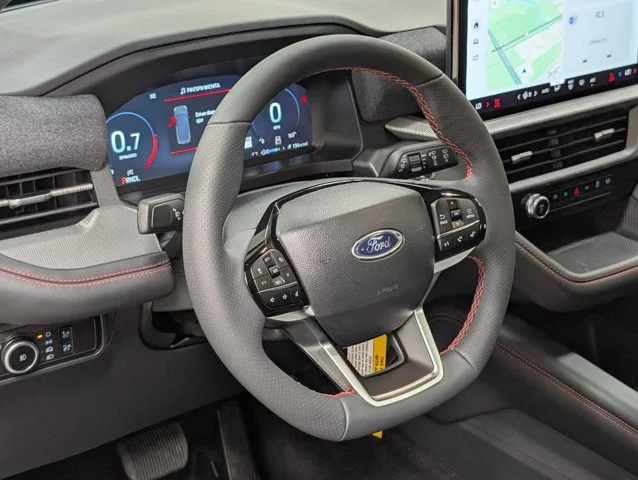 New 2026 Star White Metallic Tri-Coat Ford ST-Line image 39