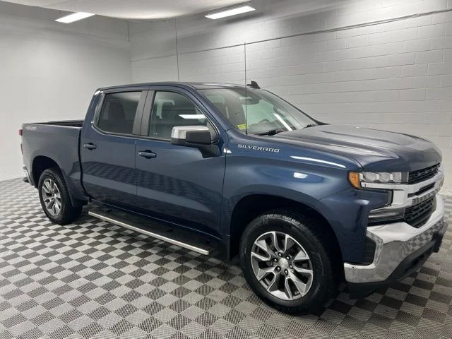 Used 2022 Blue Chevrolet LT image 4