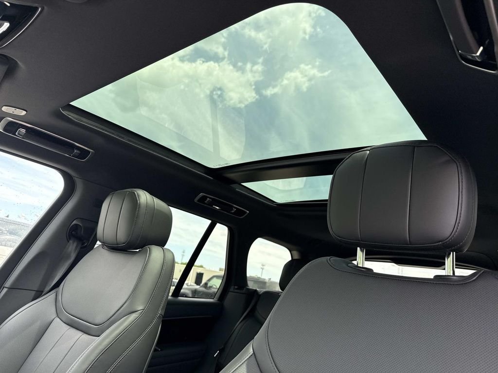 New 2026 Santorini Black Land Rover SE image 23