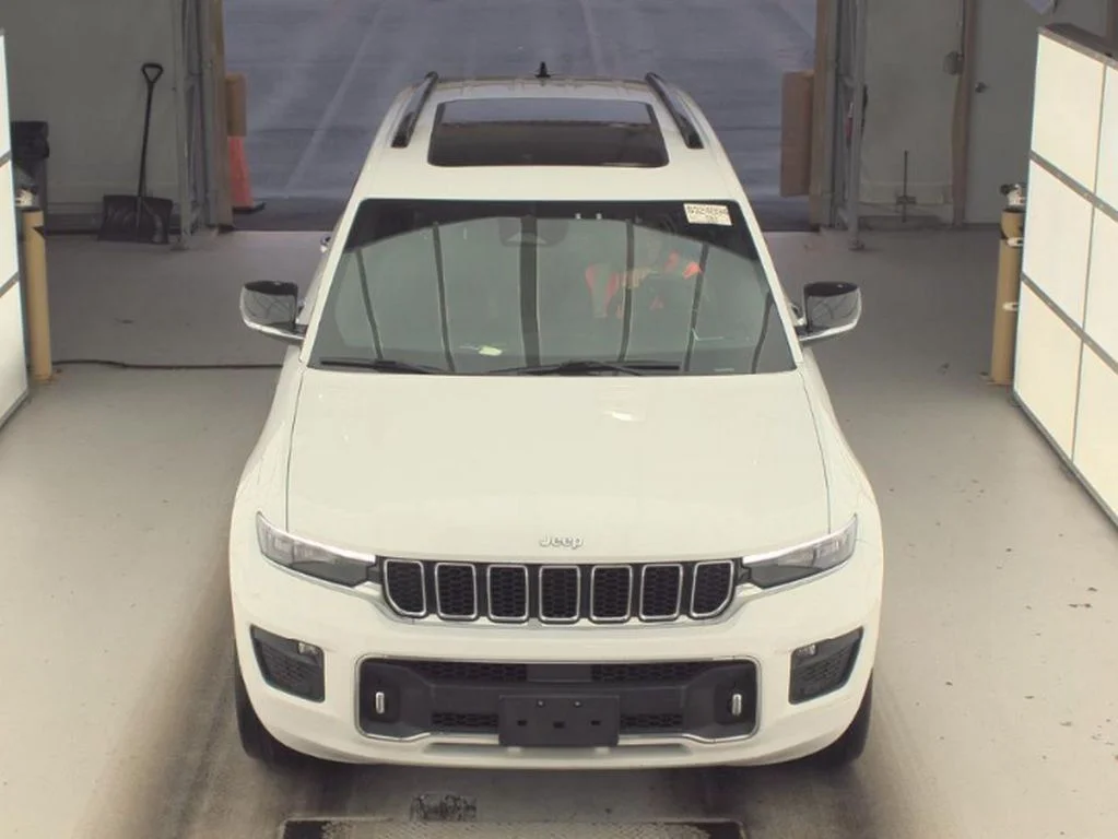 Used 2023 White Jeep Overland image 3
