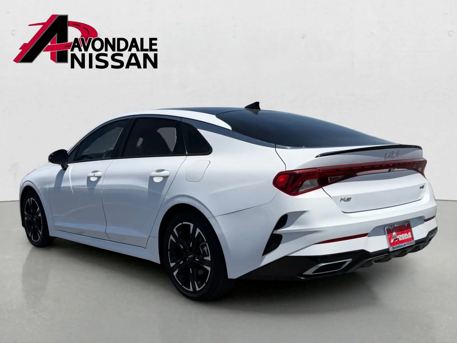 Used 2022 Glacial White Pearl Kia GT-Line image 4