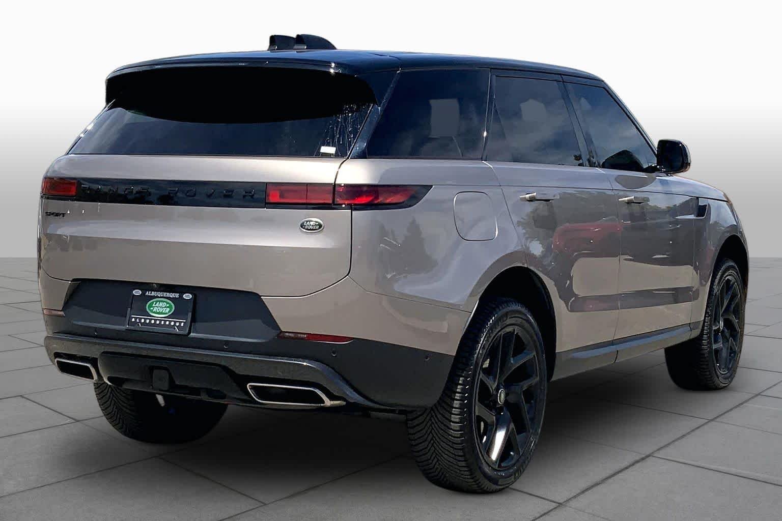 Used 2023 Lantau Bronze Metallic Land Rover SE image 9