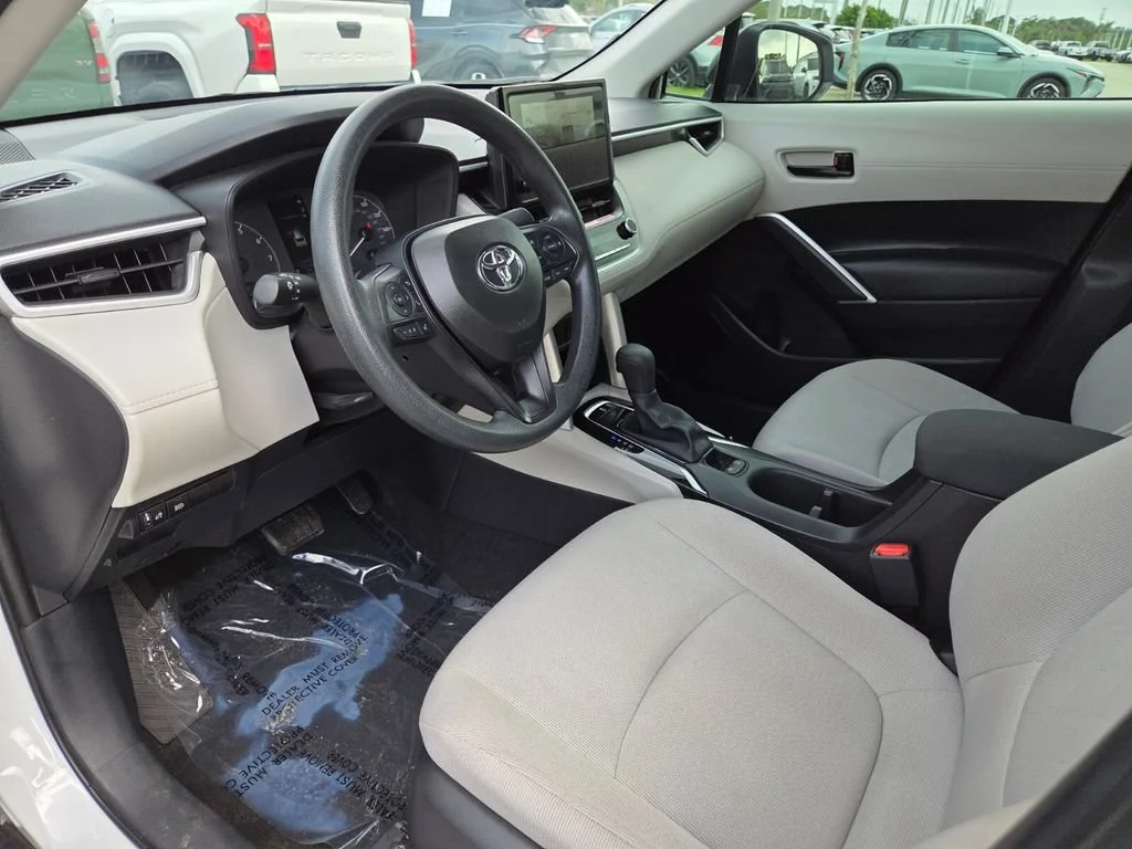 Used 2025 Pearl Toyota L image 29