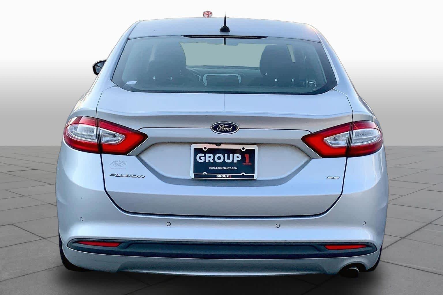 Used 2015 Ingot Silver Ford SE image 4