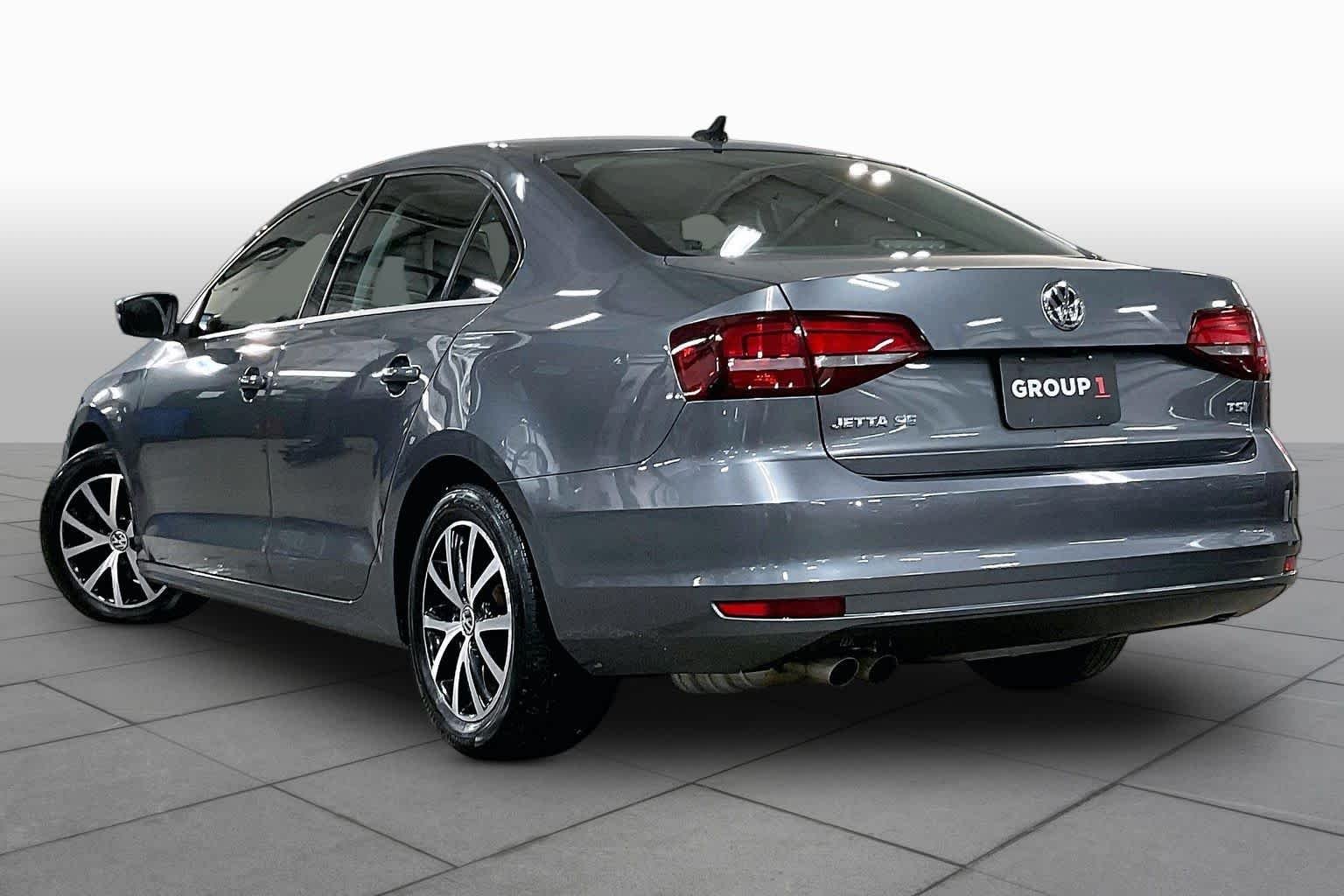 Used 2017 Platinum Gray Metallic Volkswagen 1.4T SE image 12