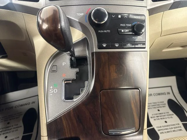 Used 2014 Gold Toyota LE image 16
