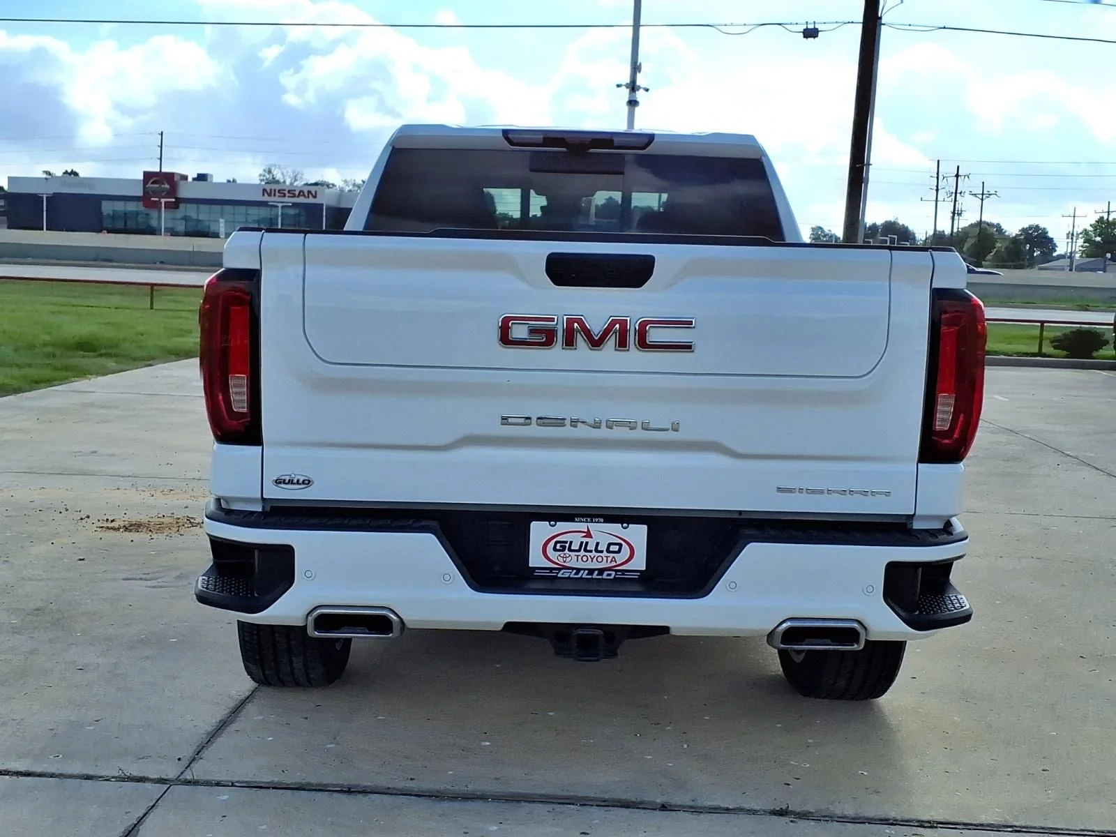 Used 2024 White GMC Denali image 7