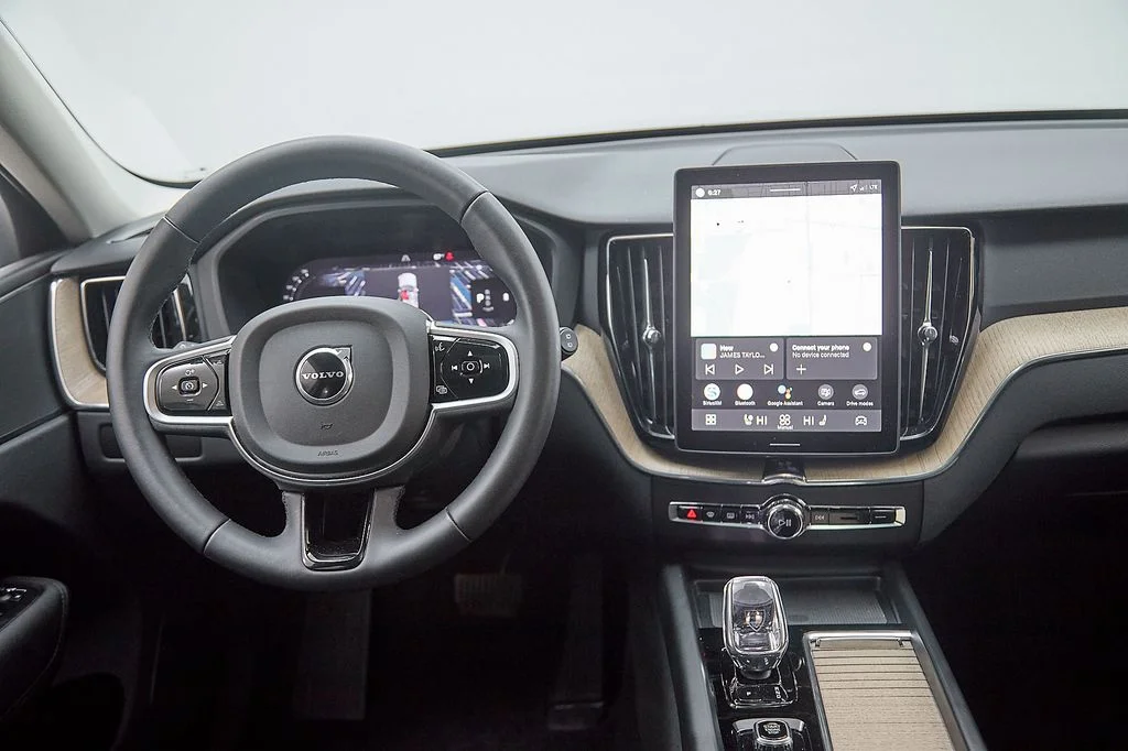 New 2026 Aurora Silver Volvo Plus image 25