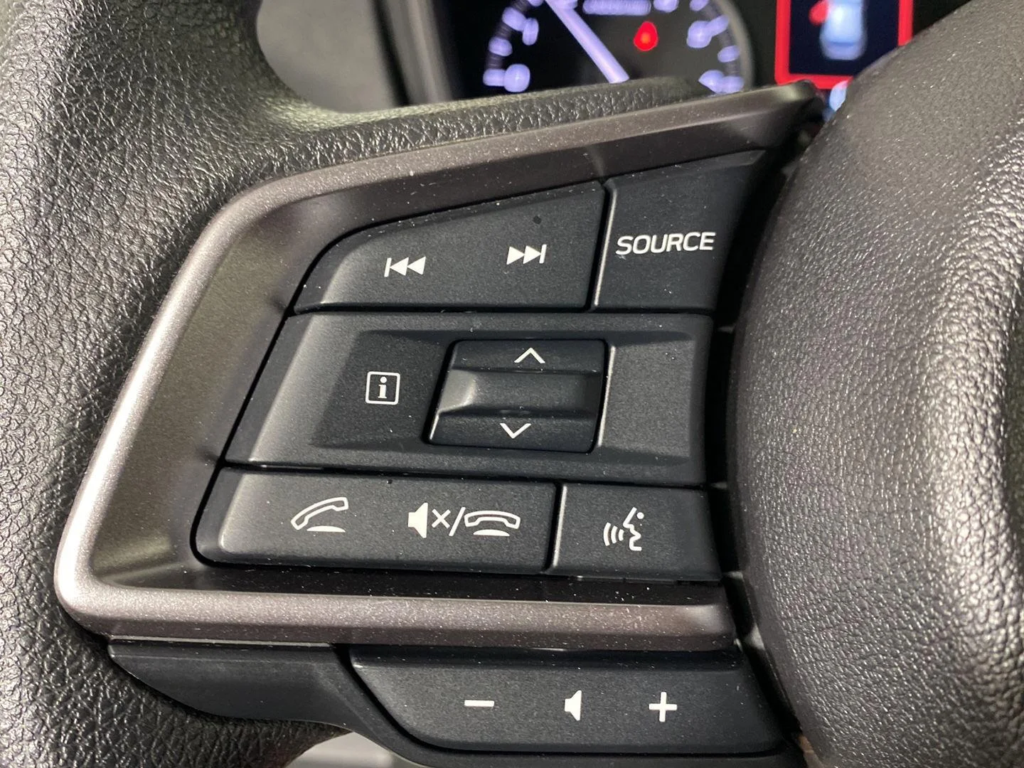Used 2024 Ice Silver Metallic Subaru Base image 17