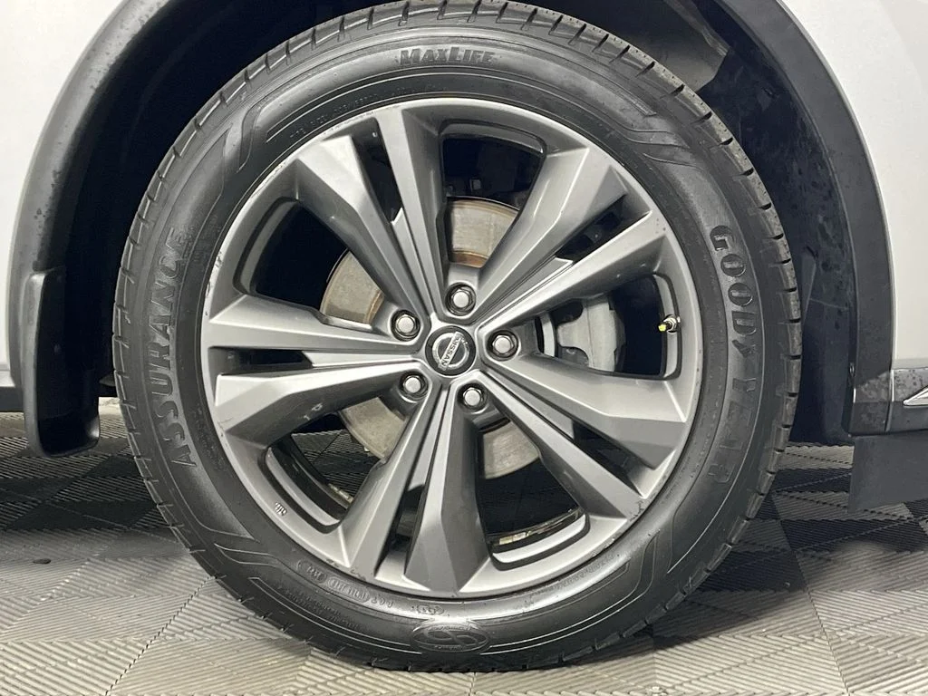 Used 2019 Silver Nissan Platinum image 10