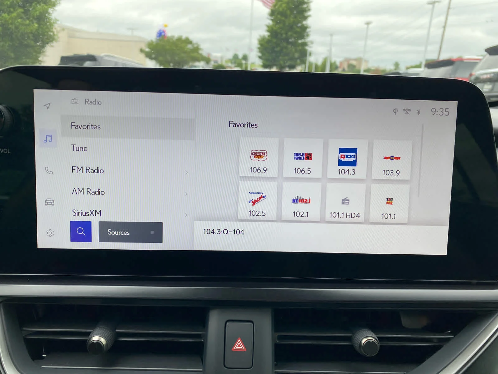 Used 2025  Lexus UX 300h image 16