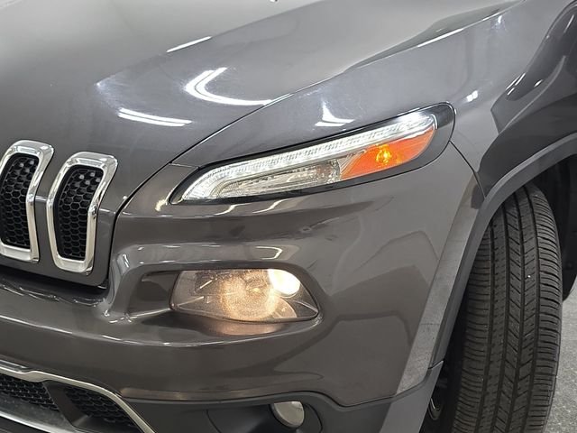 Used 2016 Gray Jeep Limited image 30