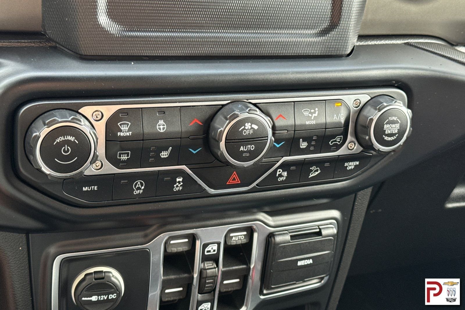 Used 2019 Silver Jeep Unlimited Sport S image 24