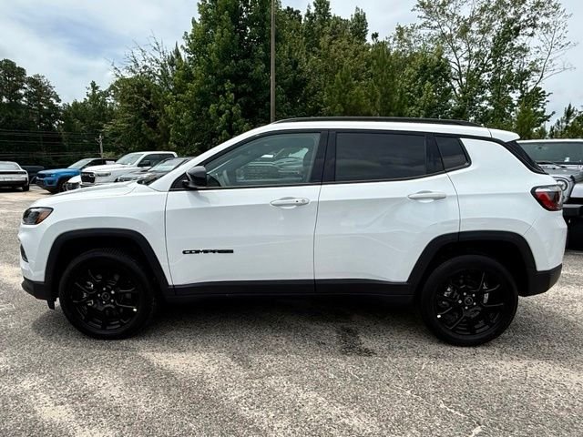 New 2026 Bright White Clearcoat Jeep Latitude image 7