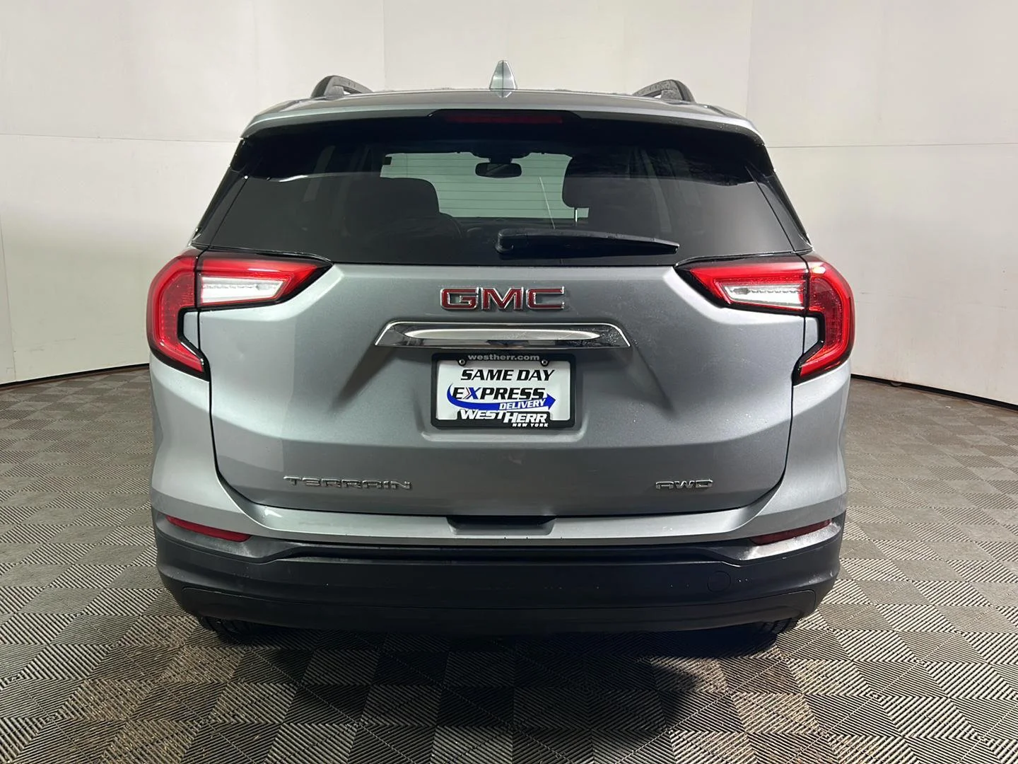 Used 2023 Sterling Metallic GMC SLE image 13
