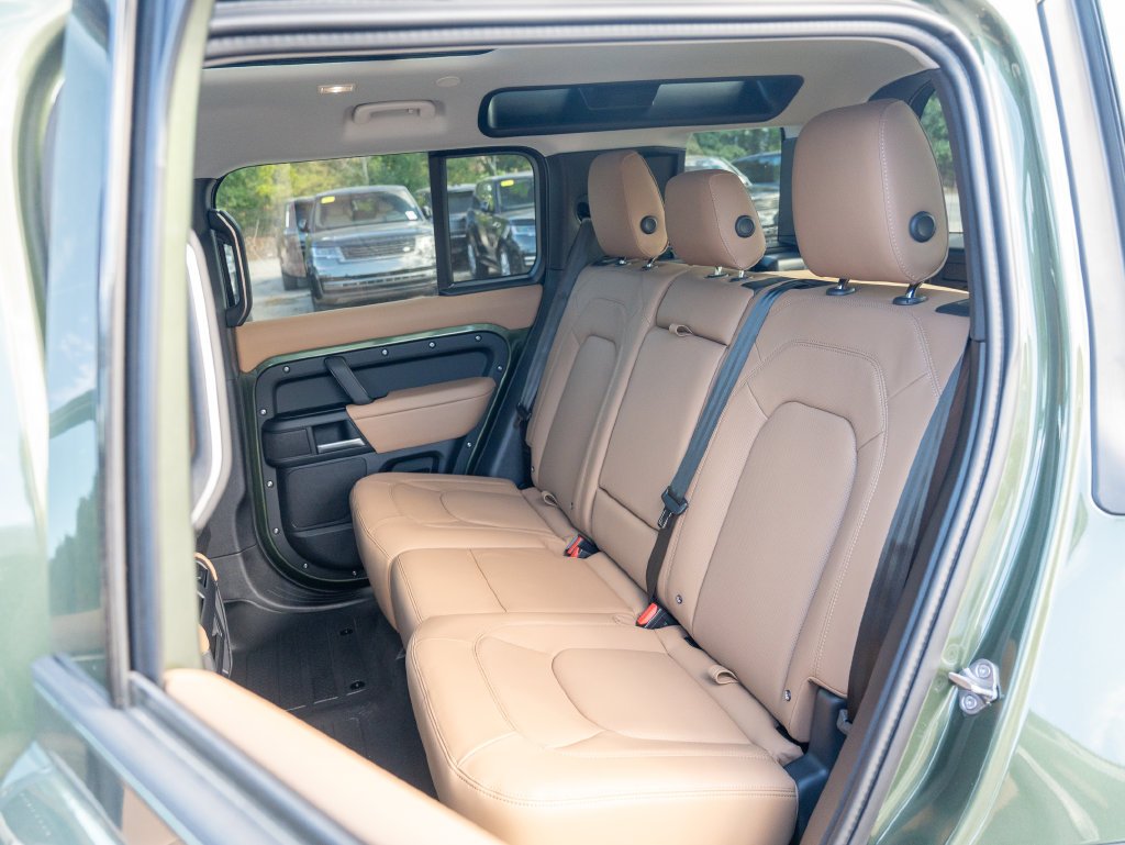 New 2026 Woolstone Green Land Rover S image 23