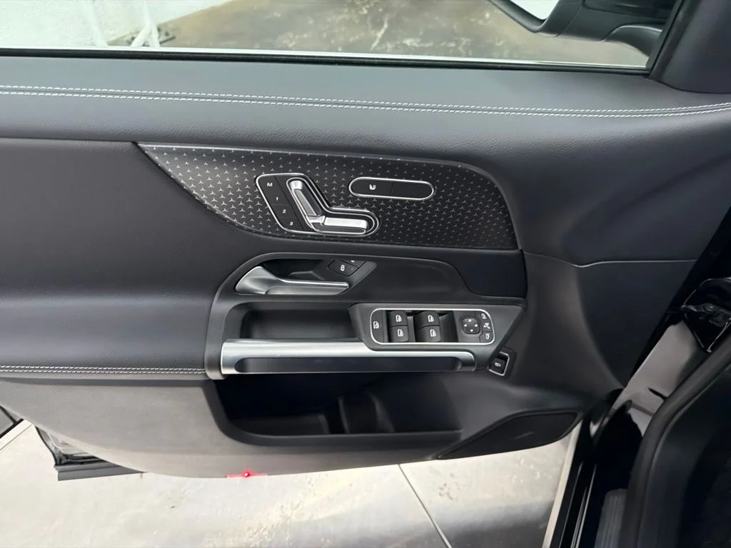New 2026 Black Mercedes-Benz GLB 250 image 16