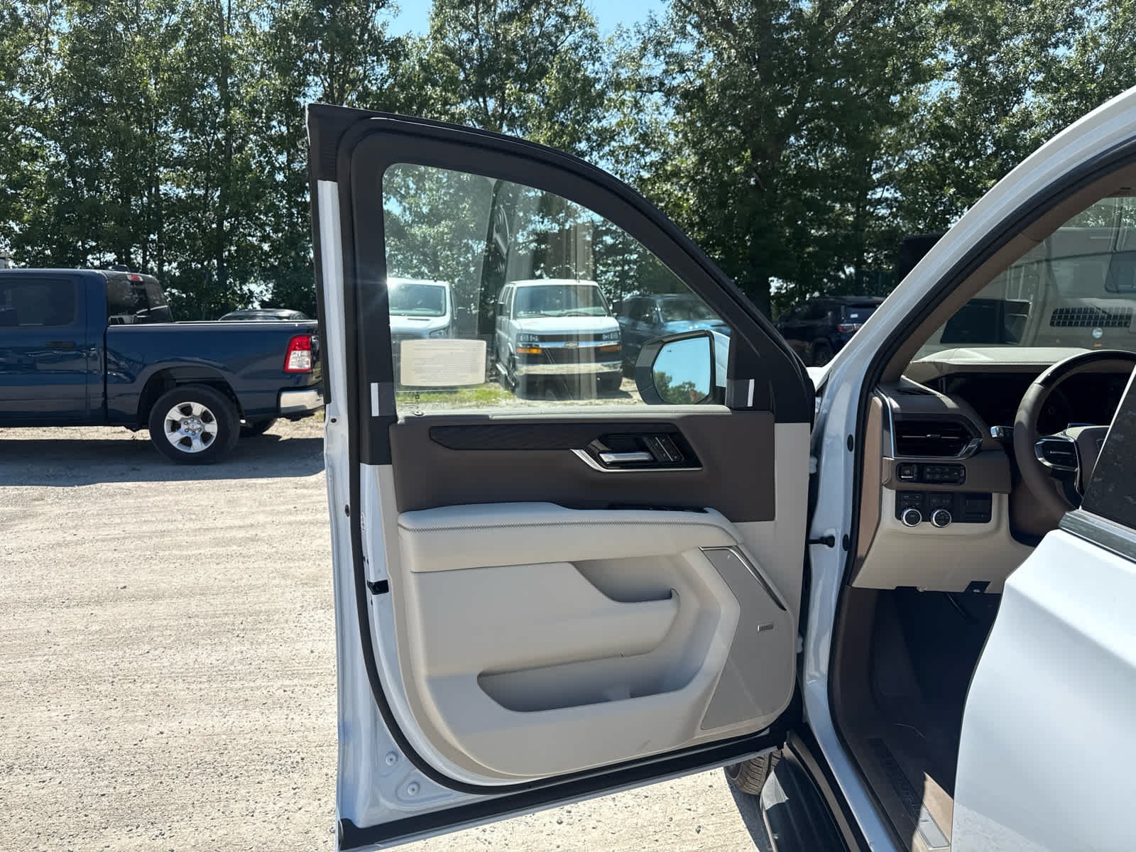 2026 GMC Yukon Denali - Photo 12