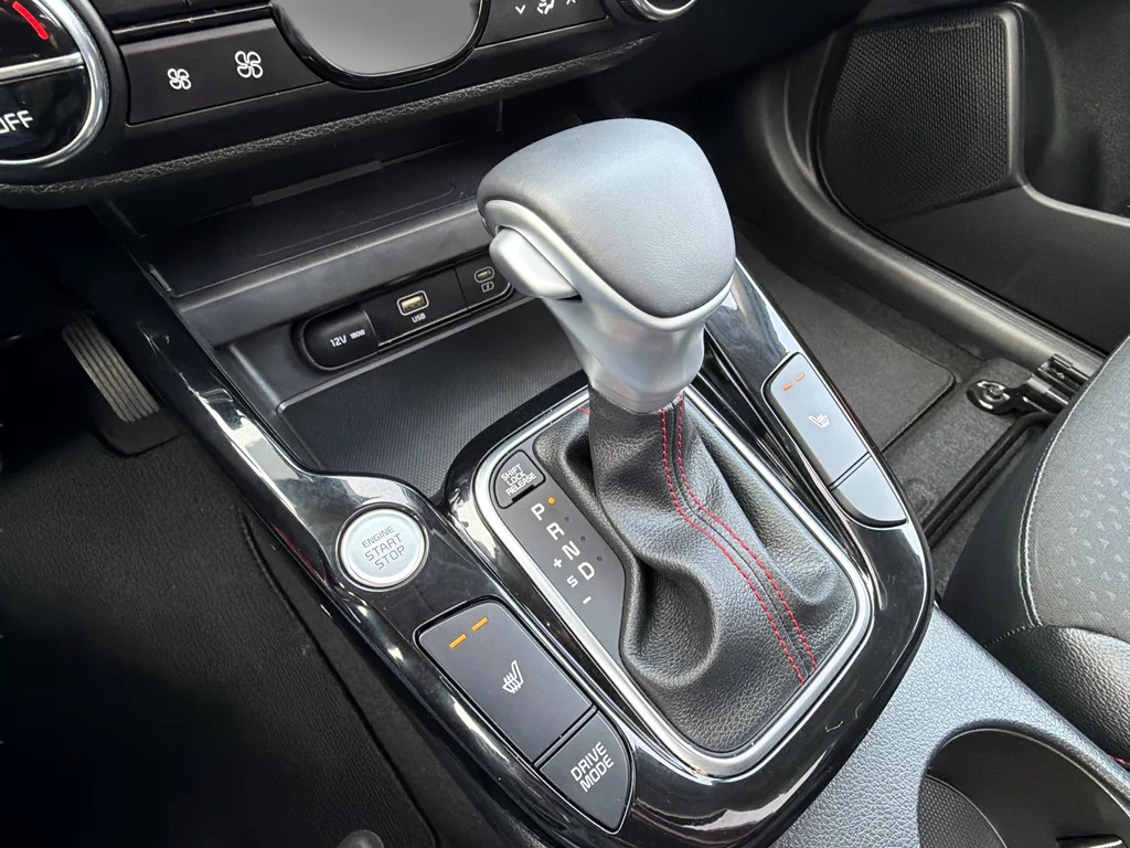 Used 2025 White Kia GT-Line image 27