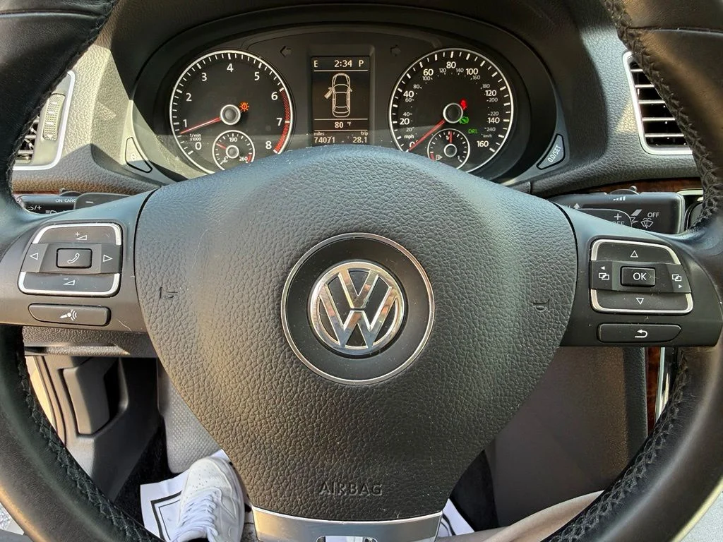Used 2012 Gray Volkswagen V6 SEL Premium image 13