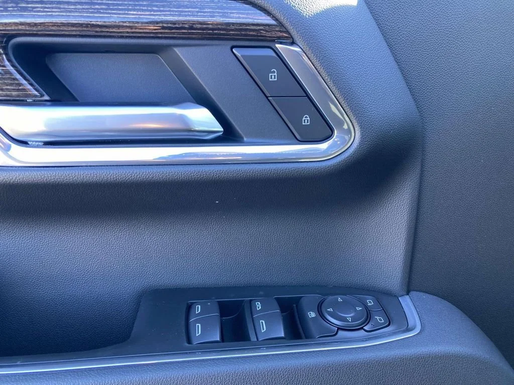 New 2026 Sterling Metallic GMC Elevation image 15