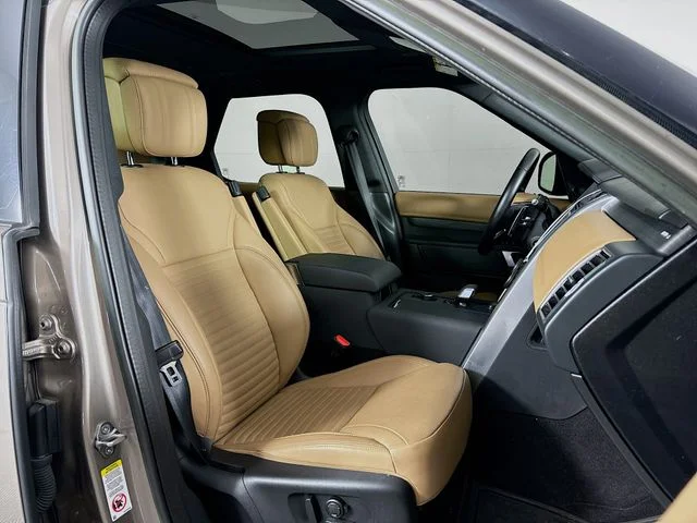 Used 2023  Land Rover Metropolitan Edition image 29