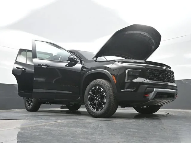 New 2027 Mosaic Black Metallic Chevrolet Z71 image 32