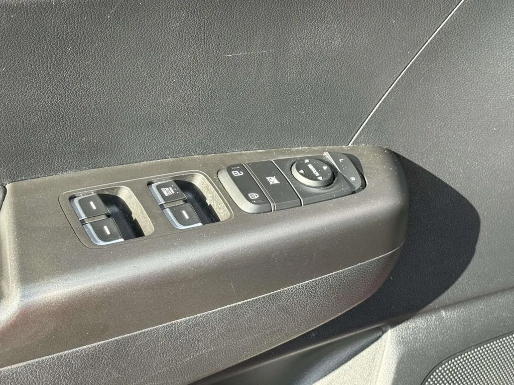 Used 2019 Red Kia LX image 28
