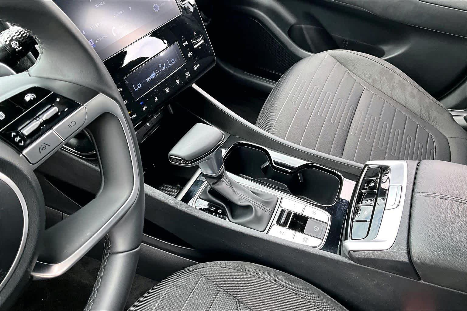 Used 2022 Ice White Hyundai SEL Premium image 16