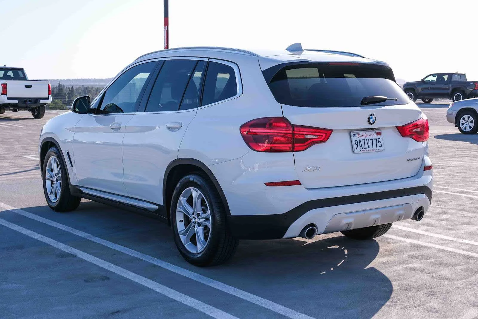 Used 2019 Alpine White BMW sDrive30i image 4