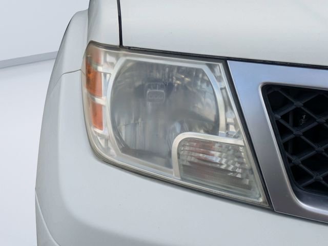 Used 2017 White Nissan Desert Runner image 9