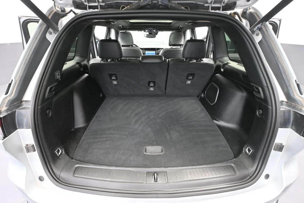 Used 2024 Silver Jeep 4xe image 35