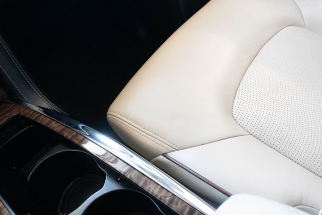 Used 2019 White Nissan Platinum image 41