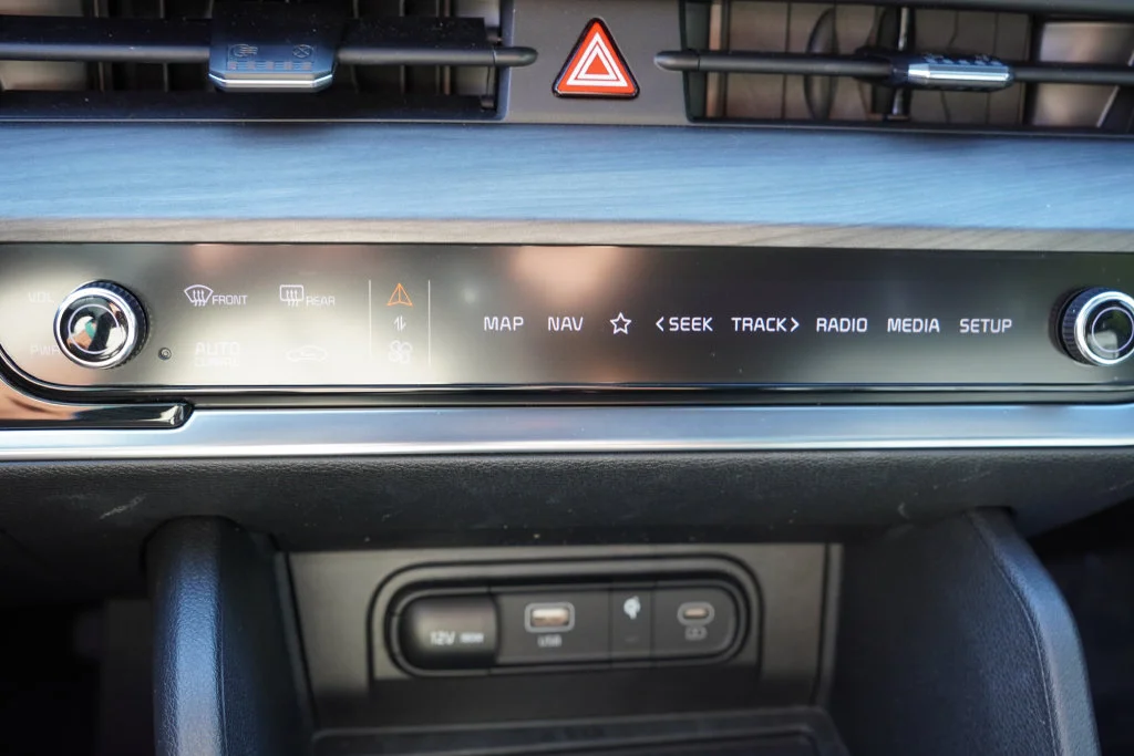 Certified Used 2024 Glacial White Pearl Kia X-Line image 28
