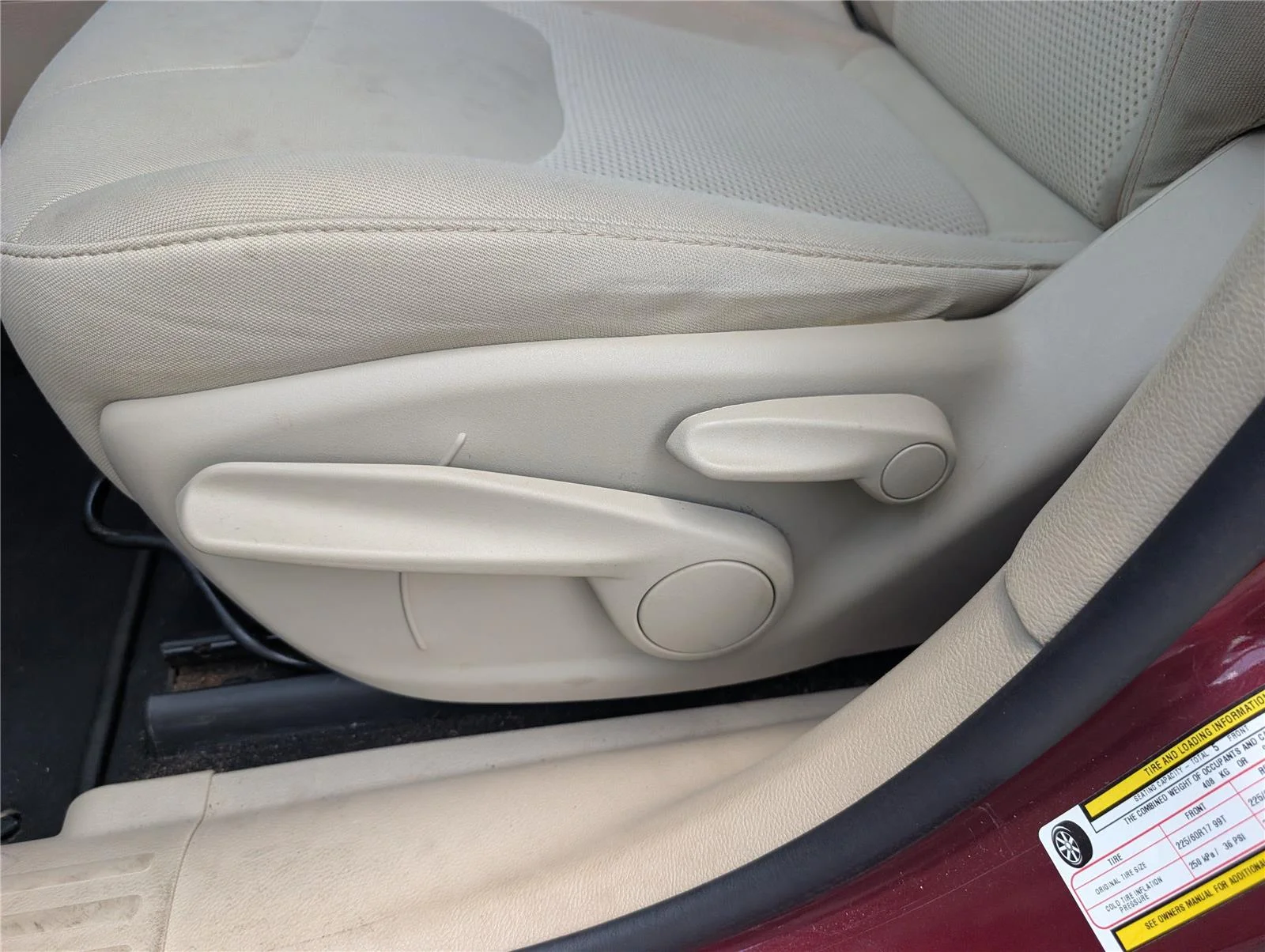 Used 2019 Velvet Red Pearlcoat Jeep Latitude image 13