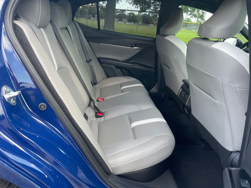 2025 Toyota Camry SE - Photo 19