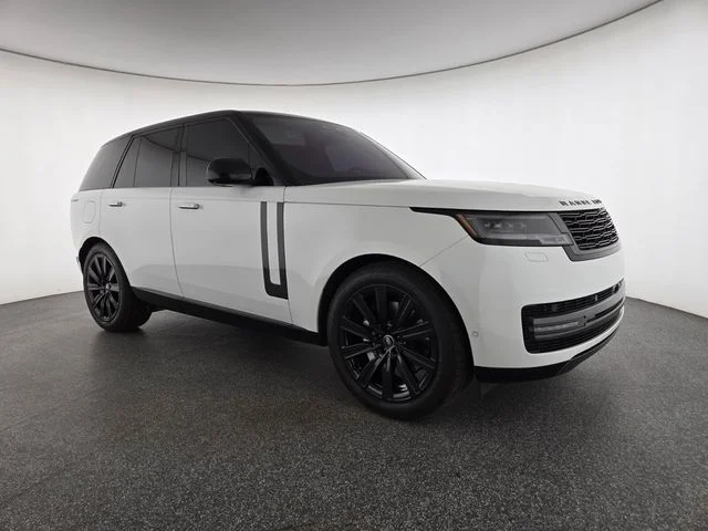Used 2023 White Land Rover SE image 15