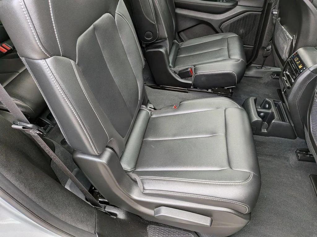 Used 2025 Silver Jeep Limited image 29