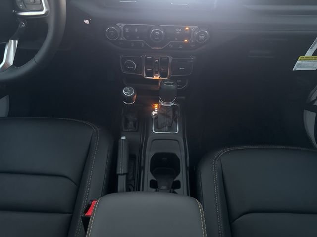 New 2026 Bright White Clear-Coat Exterior Paint Jeep Sahara image 14