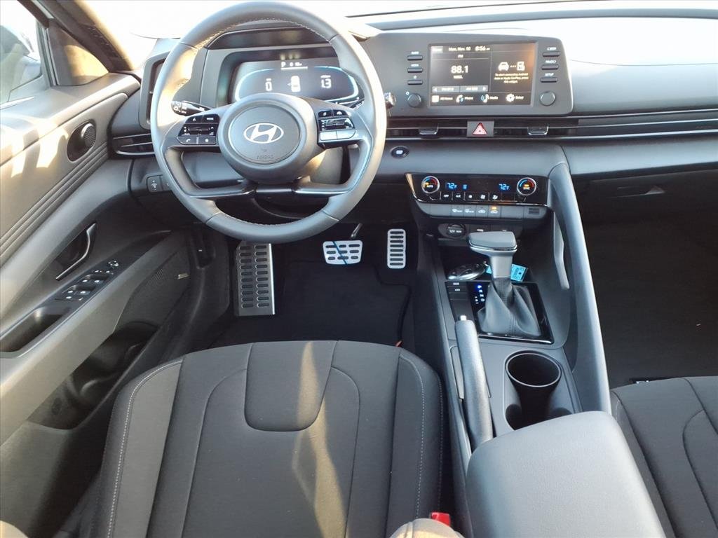 2026 Hyundai Elantra SEL Sport photo 3