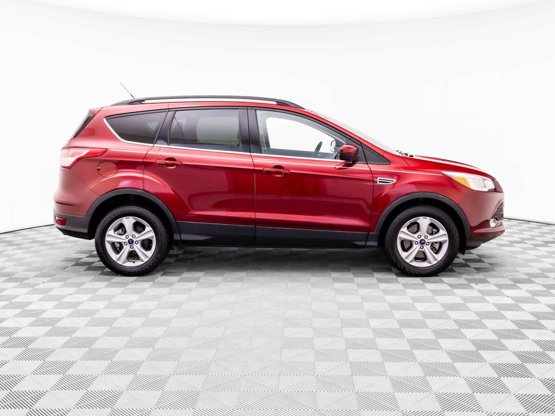 Used 2014 Red Ford SE image 7
