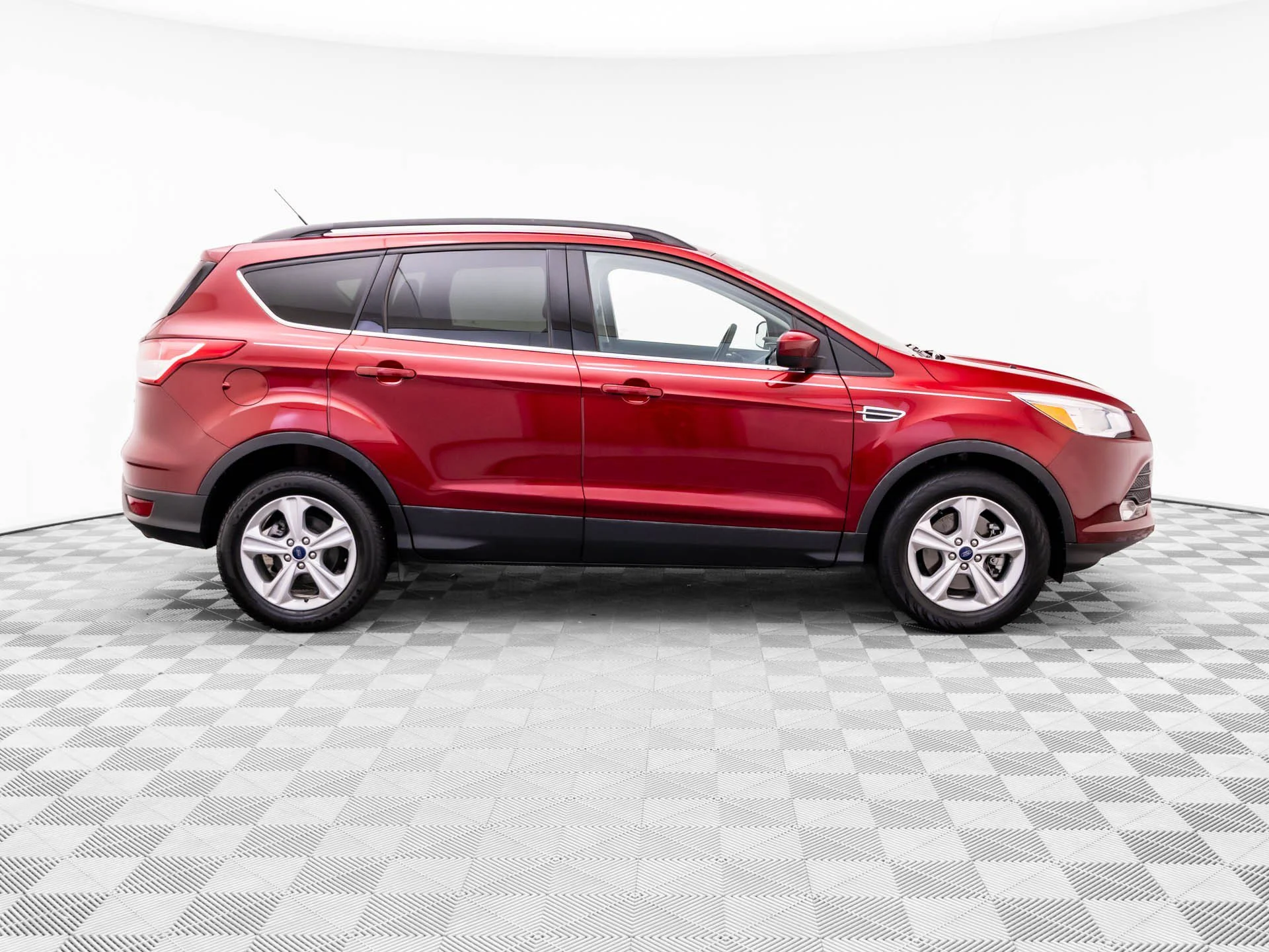 Used 2014 Red Ford SE image 7