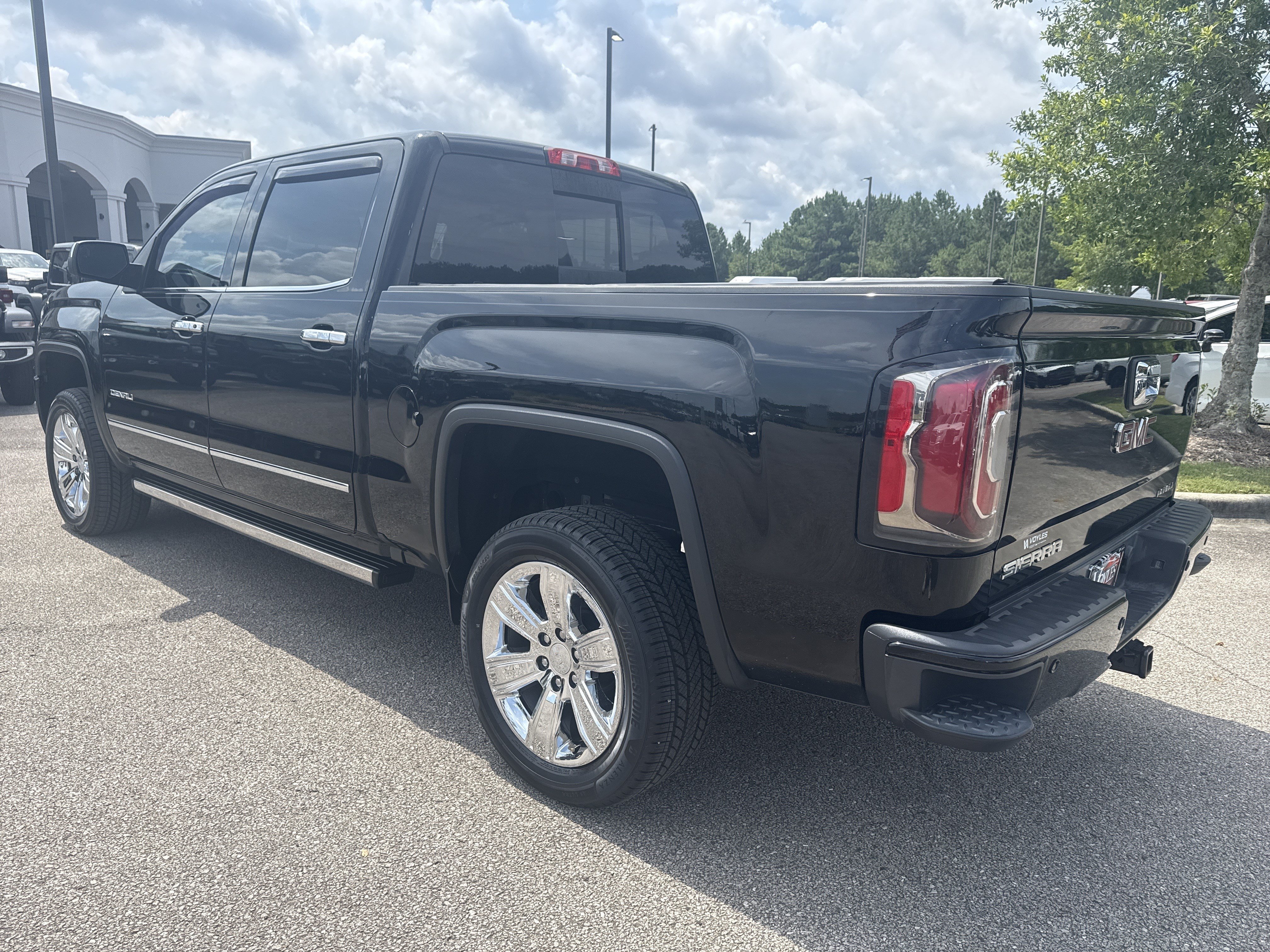 Used 2018 Onyx Black GMC Denali image 5